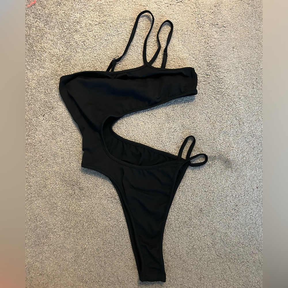 Black cutout one shoulder bodysuit - size small